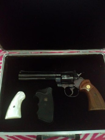 Pongo en venta por motivos personales mi joya de mi corona Colt Python de 6" estado excelente con 00