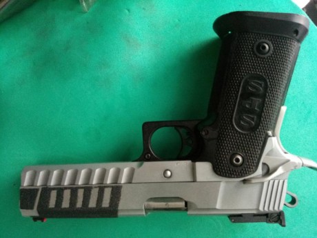 Pistola marca SPS del 9mmp, con un cañón del 40SW, en perfectas condiciones de funcionamiento y muy cuidada 100