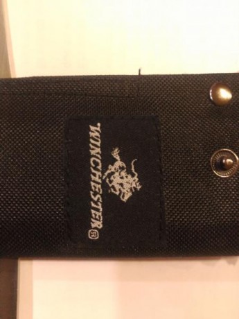 Vendo dos cuchillos: 
El primero es un Muela Apache, en estado perfecto, hoja de cromo vanadio de 19 cm 20