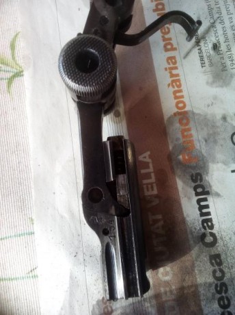 Hola compañeros,

Vuelvo a estar con vosotros para presentaros esta bonita  Luger , de la fábrica más 20
