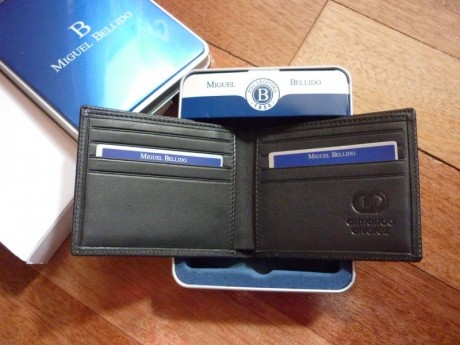 Vendo estas dos carteras juntas -no por separado -
Una de ellas es un excedente de una promocion comercial 00