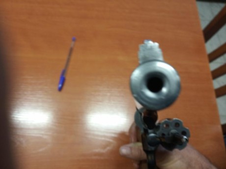Hola buenas. Vendo este revolver llama del calibre 22lr en muy buen estado de conservación i de funcionamiento. 01