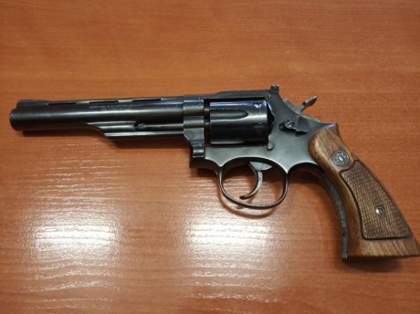 Hola buenas. Vendo este revolver llama del calibre 22lr en muy buen estado de conservación i de funcionamiento. 00