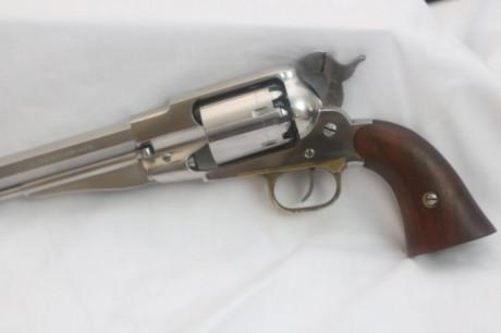 Revolver modelo Remngton 1858 en acero inoxidable del calibre 44 y fabricado por F. Pietta.
No se ha usado 00