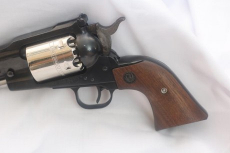 Vendo este magnífico revolver RUGER, modelo conmemorativo Americano del calibre 44 con miras micrométricas, 02