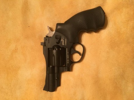 Hola buenas , pongo esta pareja de pistolas pt80, están usadas pero en perfecto estado ! Van con este 02