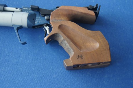 Pistola de competicion Feinwerkbau P44, precision extraordinaria, con cacha Morini S-M (admite diversos 02