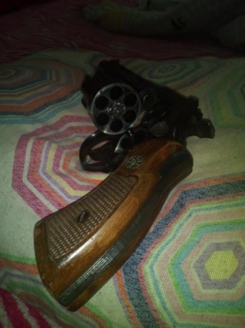 Hola pongo en venta revólver llama comanche 2 de 6" en perfecto estado municion :38sp ,38 watd cúter 00