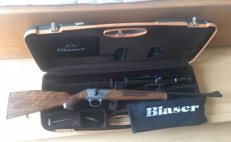 Vendo carabina  BLAZER MODELO R8 LUXUS 
Calibre 22
MADERAS GRADO 4, culata con carrillera bávara Y cantoneras 01