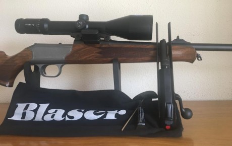 Vendo carabina  BLAZER MODELO R8 LUXUS 
Calibre 22
MADERAS GRADO 4, culata con carrillera bávara Y cantoneras 00