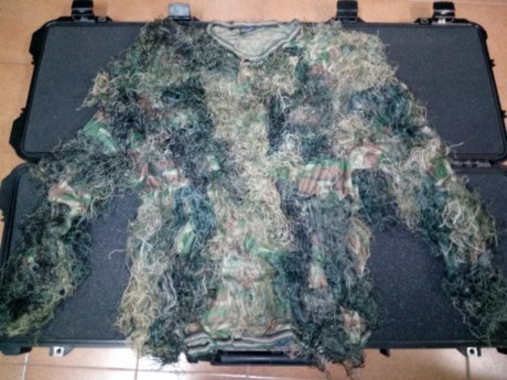 VENDIDO!!! Ghillie nuevo.
Marca Mil-Tec 
Talla M/L
Camo Woodland.
Traje de 4 piezas (pantalones, chaqueta, 01