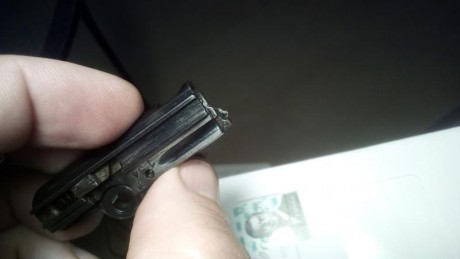 Hola compañeros,

Vuelvo a estar con vosotros para presentaros esta bonita  Luger , de la fábrica más 30