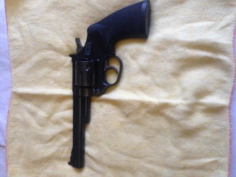 Me encanta ésta pistola, pero soy más de revólveres, así que si alguien quiere hacer un cambio...lo que 112