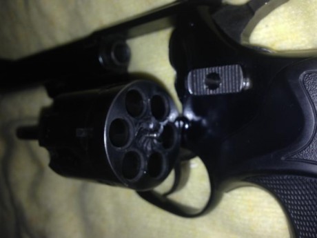 Me encanta ésta pistola, pero soy más de revólveres, así que si alguien quiere hacer un cambio...lo que 111