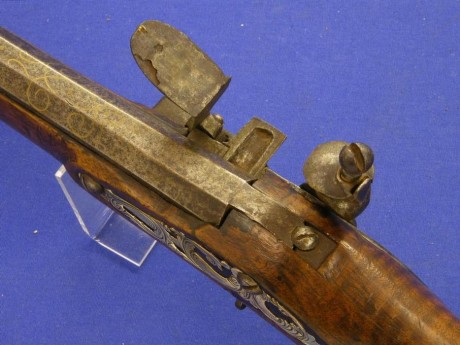 Voy a colocar unas fotos de un arma larga alemana de llave de mecha del siglo XVI. 92