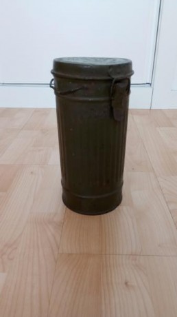 Buenas compañeros, vendo mascara antigas española con su bote y complementos, al bote le falta la trabilla 00