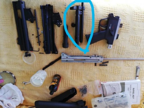 Saludos. Busca esta pieza para una carabina HK MP5, calibre 22.
Gracias. 00