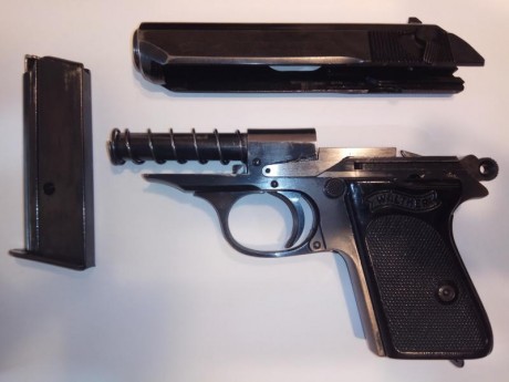 La PPK esta muy bien, funciona perfectamente, el pavon en algunos puntos está un poco desgastado, se entrega 00