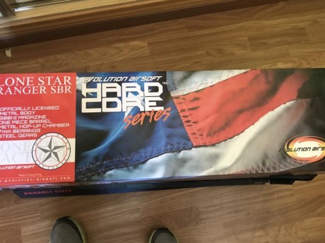 Fusil eléctrico Lone Star Ranger SBR .Fabricada en Metal de aluminio anodizado y ABS .Es una réplica de 01