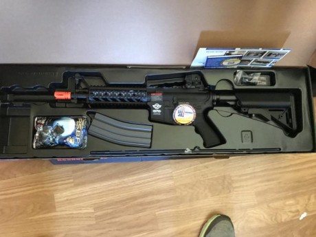 Fusil eléctrico CM16 Raider. Fabricada en Polímero Reforzado. Los rodamientos son de 8mm. Réplica con 00