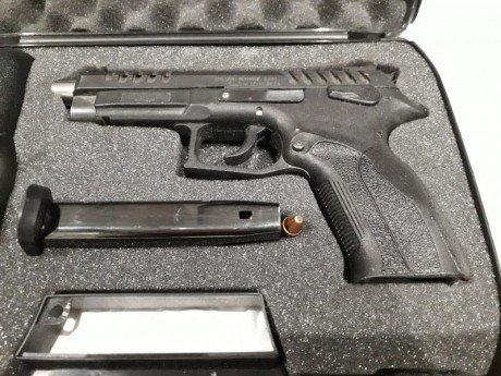 Vendo pistola seminueva tiene unos 500 disparos,ideal para IPSC producción,4 lomos intercambiables, punto 01