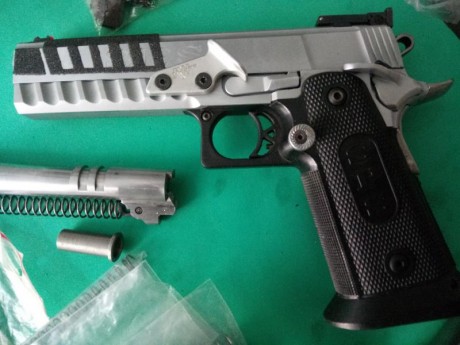 Pistola marca SPS del 9mmp, con un cañón del 40SW, en perfectas condiciones de funcionamiento y muy cuidada 110