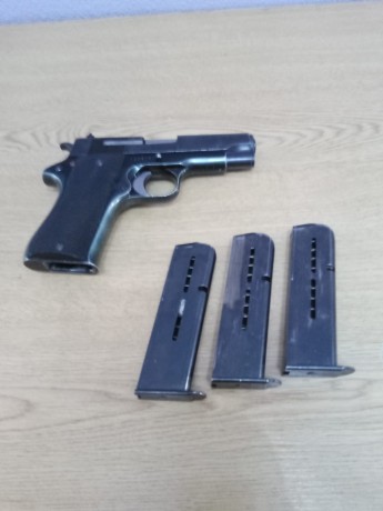 Un compañero vende por pase a reserva su arma particular, pistola STAR BKM  con 3 cargadores, pide 300€ 00