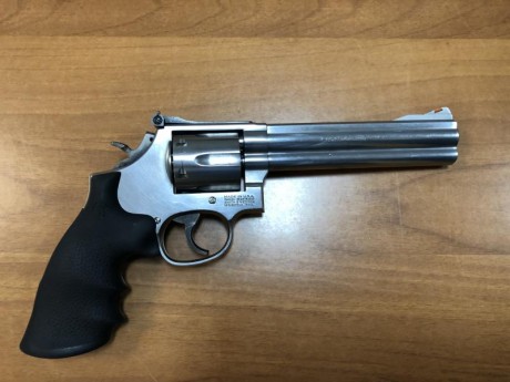 Hola compañeros.
Vendo revolver SW 686 versión 4 de seis pulgadas. Lo compré de segunda mano . Su estado 01