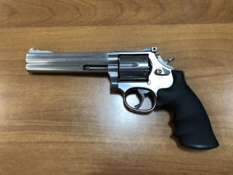 Hola compañeros.
Vendo revolver SW 686 versión 4 de seis pulgadas. Lo compré de segunda mano . Su estado 00