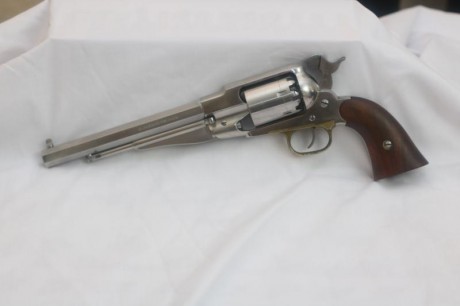 Revolver modelo Remngton 1858 en acero inoxidable del calibre 44 y fabricado por F. Pietta.
No se ha usado 00