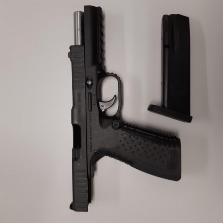 Se vende pistola ArsenalFirearms StrikeOne calibre 9pb 550€. Único propietario desde junio de 2016, guiada 01