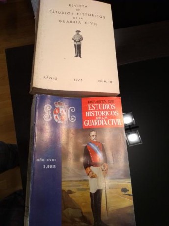 Colección de Revistas de Estudios Históricos de la Guardia Civil. Del nº1 al 33 (faltan nº14 y 15). En 00