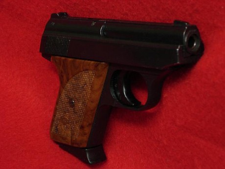 Pues nada, buscando por la red he encontrado a esta pequeñita y no se si será a mi, pero me recuerda a 01