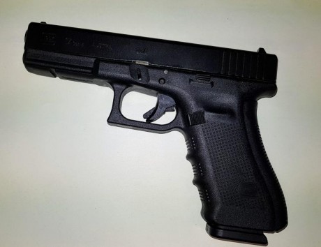 Vendo Glock 17 Gen 4.

Esta como nueva, tendrá unos 100 disparos. Nunca la he usado a excepción del dia 01