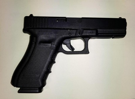 Vendo Glock 17 Gen 4.

Esta como nueva, tendrá unos 100 disparos. Nunca la he usado a excepción del dia 00