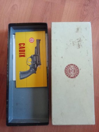 Vendo caja Astra Cádiz 22  
15€. 01