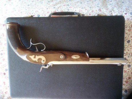 Vendo, por no usar, pistola  William Parcker of London Match , cal. 45, de Ardesa, seminueva. Tiene apenas 02