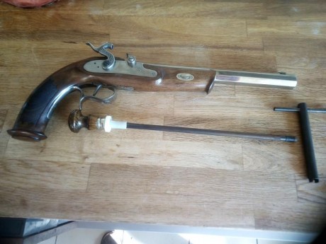 Vendo, por no usar, pistola  William Parcker of London Match , cal. 45, de Ardesa, seminueva. Tiene apenas 12