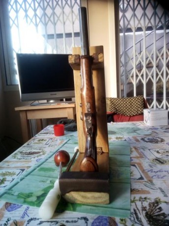 Vendo, por no usar, pistola  William Parcker of London Match , cal. 45, de Ardesa, seminueva. Tiene apenas 42