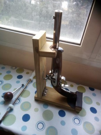 Vendo, por no usar, pistola  William Parcker of London Match , cal. 45, de Ardesa, seminueva. Tiene apenas 41