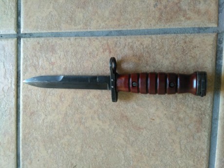 Buenas, tengo una bayoneta de la carabina M1, con funda, buen estado, no tiene ningún marcaje, la compré 01