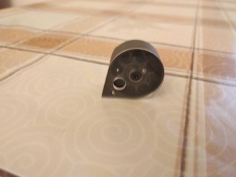 Buenas!!
Hoy de casualidad he encontrado un cargador multitiro de la antigua carabina que tenía. Está 00
