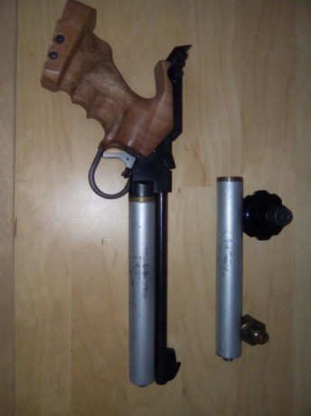 Buenos días, me desprendo de tres pistolas de aire que tengo perdidas en los cajones.

La primera es una 12