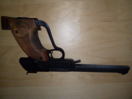 Buenos días, me desprendo de tres pistolas de aire que tengo perdidas en los cajones.

La primera es una 11