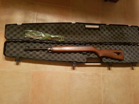 Hola, un familiar que no es miembro de este Foro, vende una carabina Erma M1 del calibre .22LR en muy 00