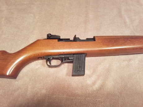 Hola, un familiar que no es miembro de este Foro, vende una carabina Erma M1 del calibre .22LR en muy 10