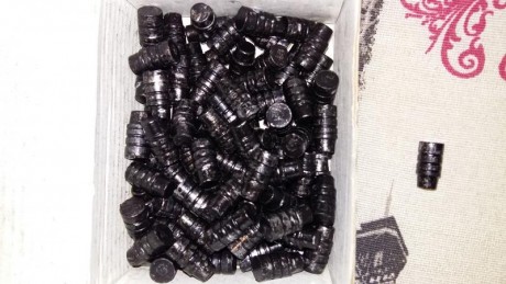 Acabo de.fundir unas puntas con una turquesa lee swc con perdigones demcaza que tenia por ahí para tirar 10