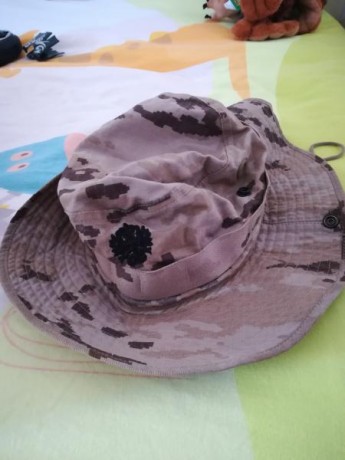 Vendo o cambio por una talla mas grande un chambergo Arido pixelado talla M. 15€mas portes o cambio por 01