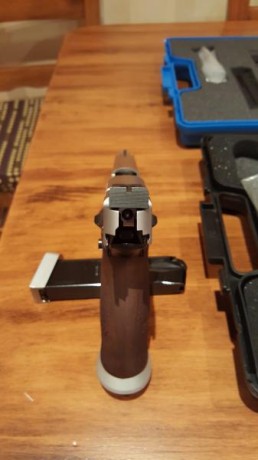 Vendo Sig Sauer P226 X-six calibre 9 mm con conversor del 22.Los vendo por falta de uso , están en excelente 00