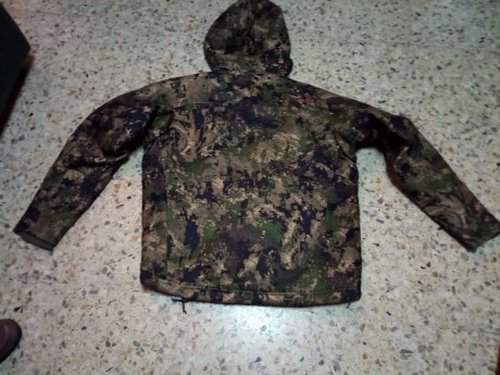Quito esta chaqueta porque es excesiva para el uso que le doy:

Chaqueta Sitka incinerator ground forest 00